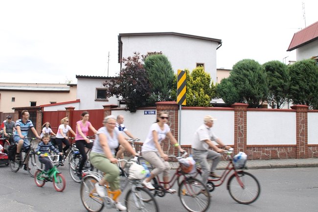 Setki rowerzystów na trasie