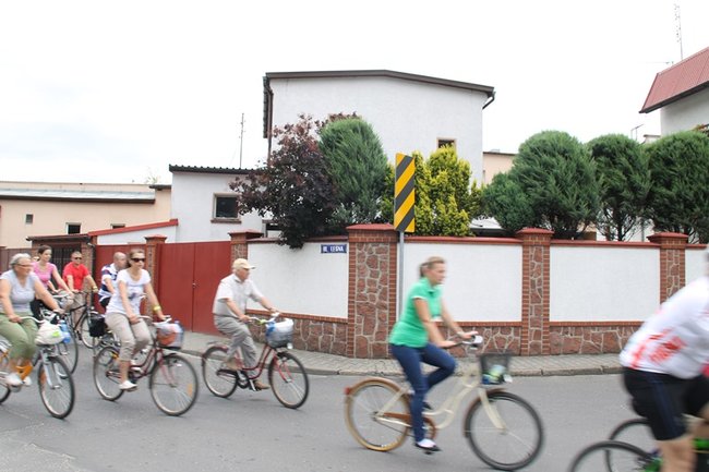 Setki rowerzystów na trasie