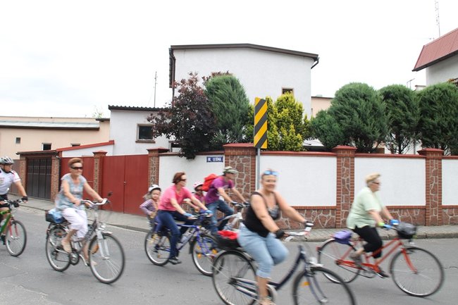 Setki rowerzystów na trasie