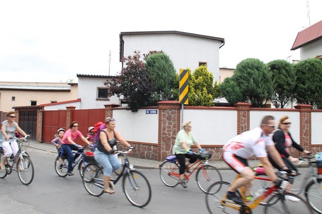 Setki rowerzystów na trasie