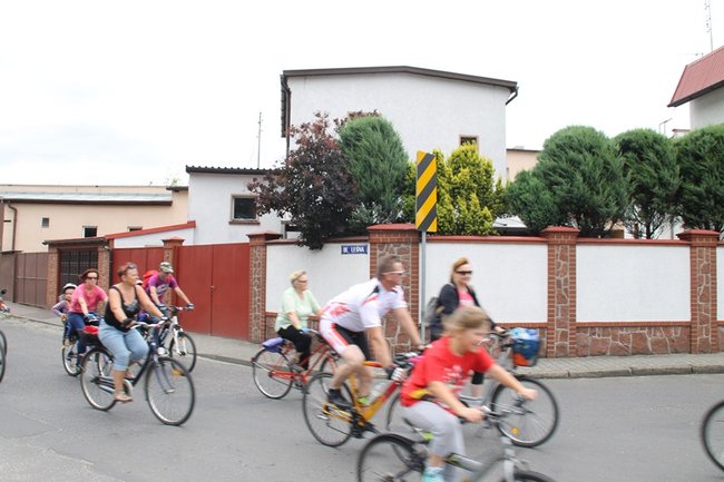 Setki rowerzystów na trasie