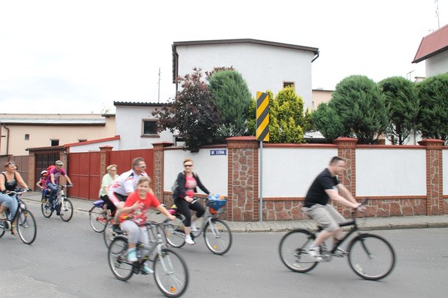 Setki rowerzystów na trasie