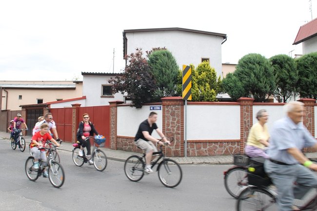 Setki rowerzystów na trasie