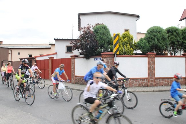 Setki rowerzystów na trasie