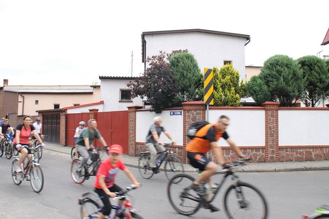 Setki rowerzystów na trasie