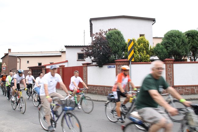 Setki rowerzystów na trasie