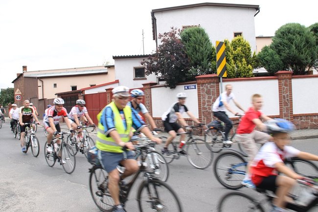 Setki rowerzystów na trasie