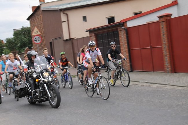 Setki rowerzystów na trasie