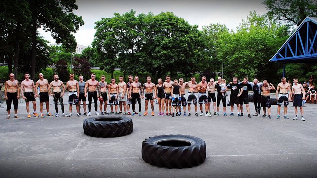 Tłumy na crossficie w parku - zdjęcia