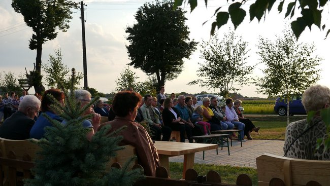 Dożynki z bukietami kwiatów - zdjęcia