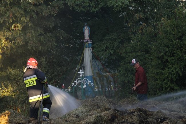 Tyle siana poszło z dymem - zdjęcia