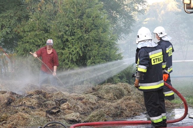 Tyle siana poszło z dymem - zdjęcia