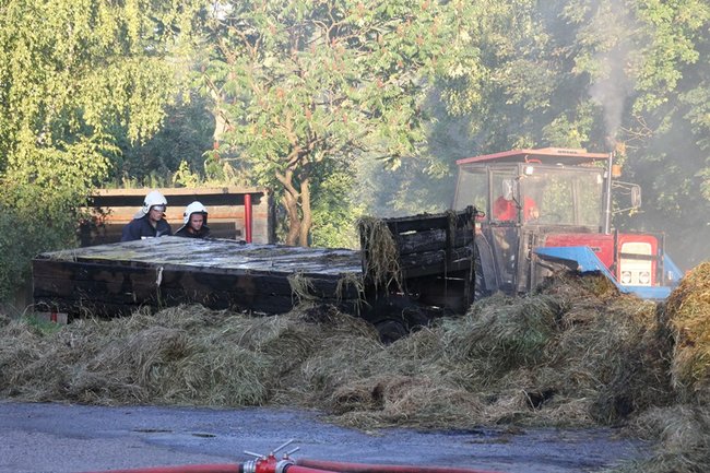 Tyle siana poszło z dymem - zdjęcia