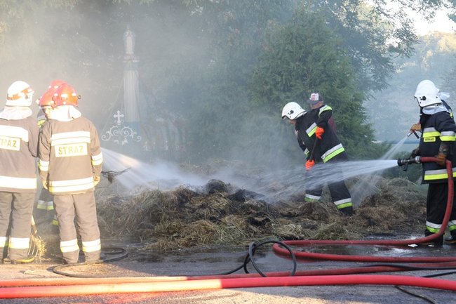 Tyle siana poszło z dymem - zdjęcia