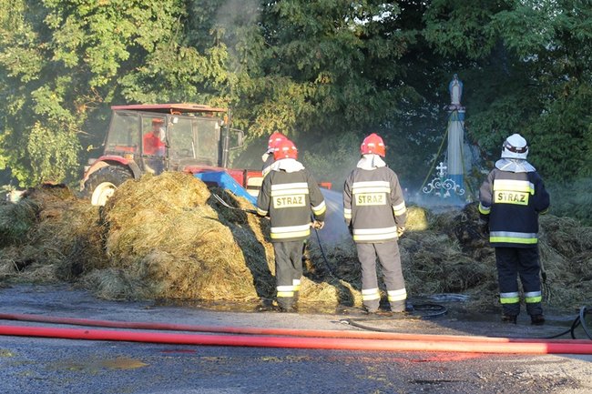 Tyle siana poszło z dymem - zdjęcia