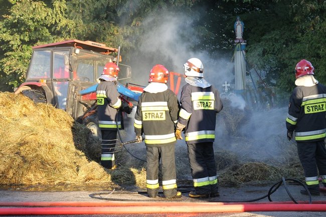 Tyle siana poszło z dymem - zdjęcia