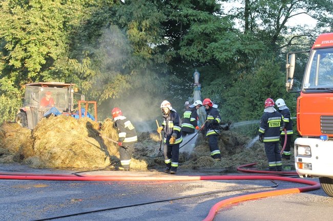 Tyle siana poszło z dymem - zdjęcia