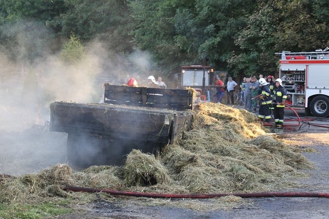 Tyle siana poszło z dymem - zdjęcia