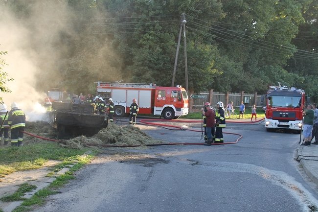 Tyle siana poszło z dymem - zdjęcia