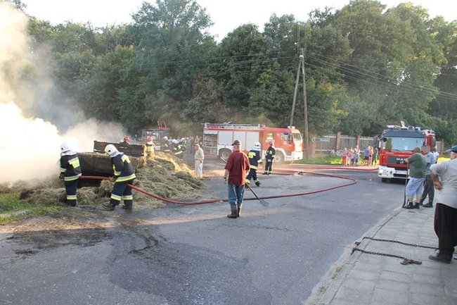 Tyle siana poszło z dymem - zdjęcia