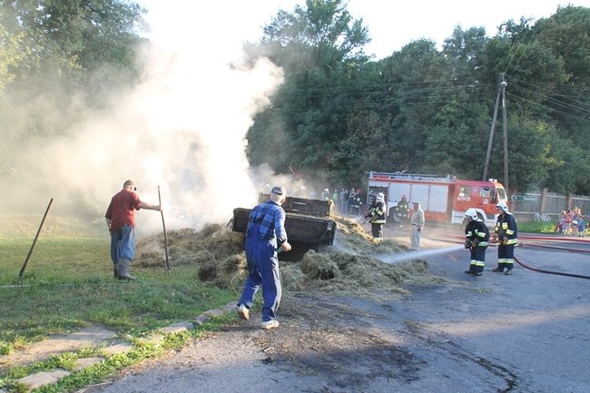 Tyle siana poszło z dymem - zdjęcia