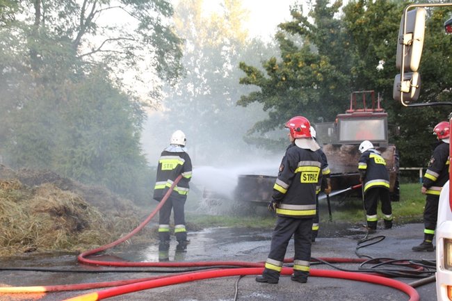 Tyle siana poszło z dymem - zdjęcia