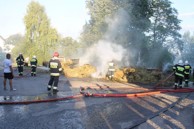 Tyle siana poszło z dymem - zdjęcia