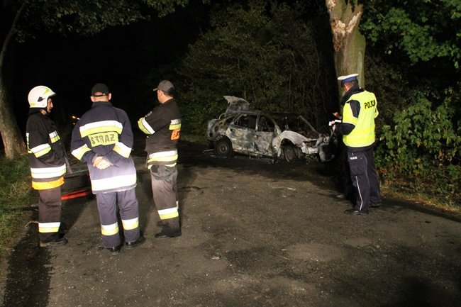 Uratowany z płonącego auta - zdjęcia