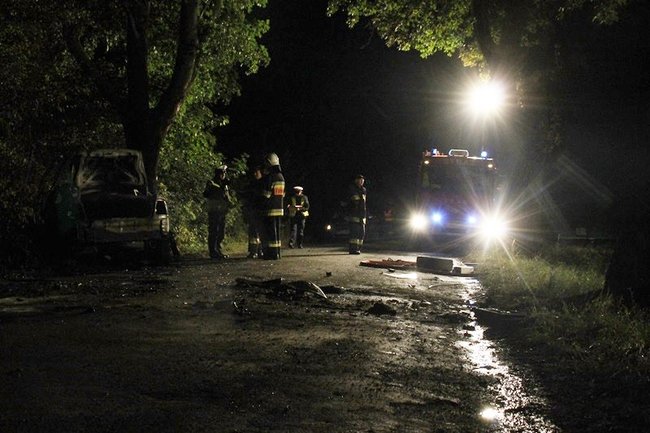 Uratowany z płonącego auta - zdjęcia