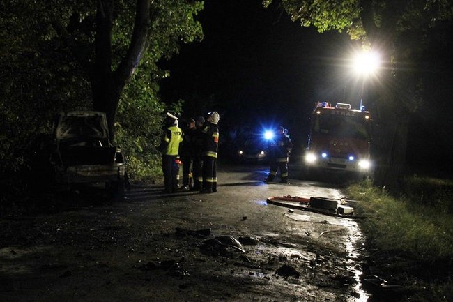 Uratowany z płonącego auta - zdjęcia
