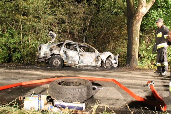 Uratowany z płonącego auta - zdjęcia