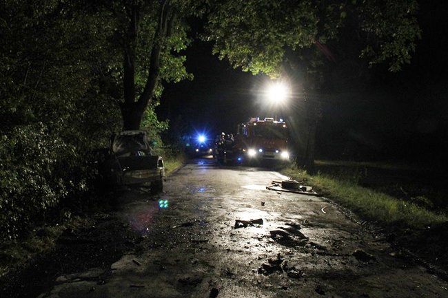 Uratowany z płonącego auta - zdjęcia