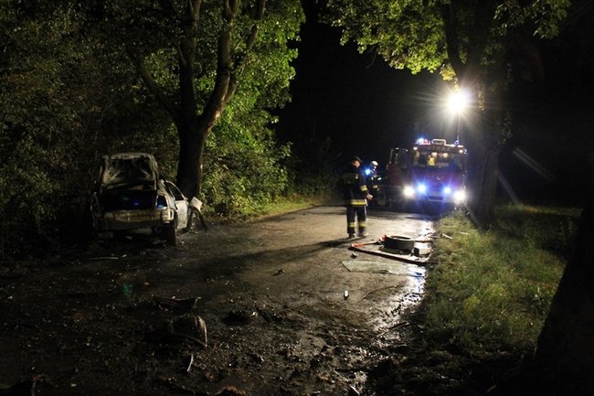 Uratowany z płonącego auta - zdjęcia