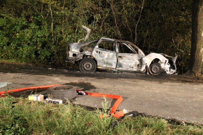 Uratowany z płonącego auta - zdjęcia