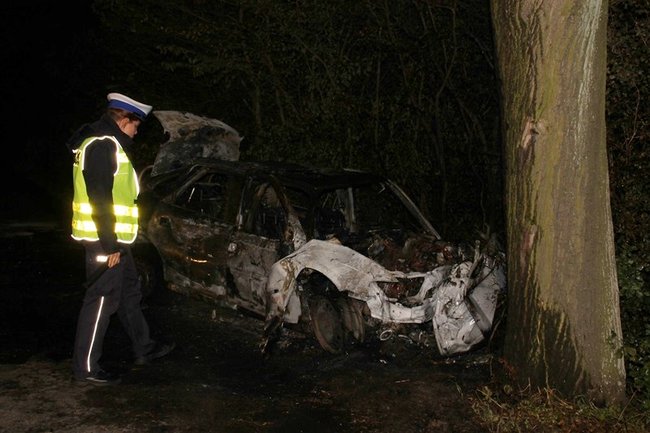 Uratowany z płonącego auta - zdjęcia