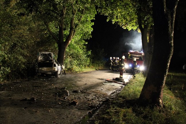 Uratowany z płonącego auta - zdjęcia