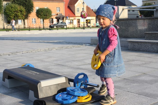 Zwyciężył mężczyzna w szpilkach - video