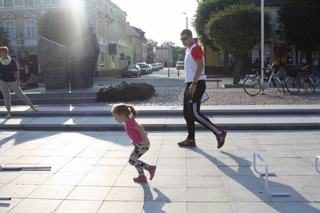 Zwyciężył mężczyzna w szpilkach - video
