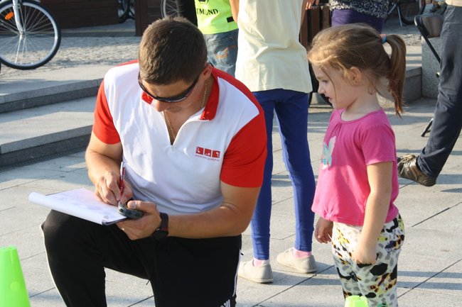 Zwyciężył mężczyzna w szpilkach - video