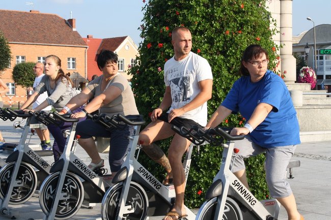 Zwyciężył mężczyzna w szpilkach - video