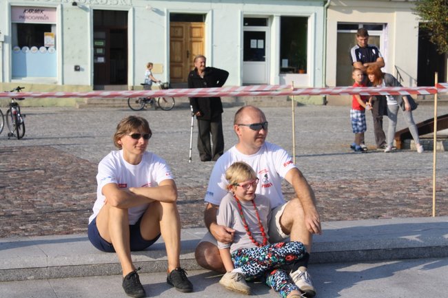 Zwyciężył mężczyzna w szpilkach - video