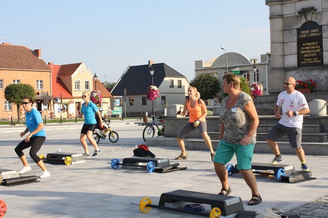 Zwyciężył mężczyzna w szpilkach - video