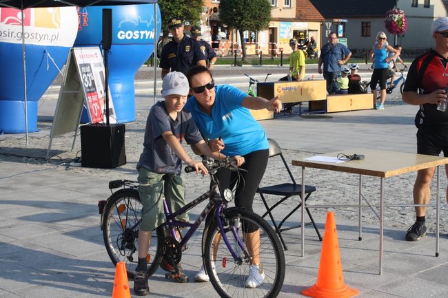 Zwyciężył mężczyzna w szpilkach - video
