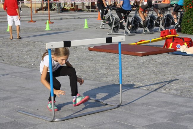 Zwyciężył mężczyzna w szpilkach - video