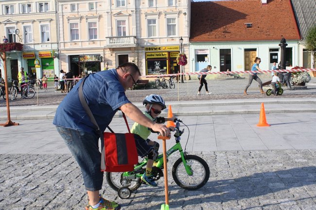 Zwyciężył mężczyzna w szpilkach - video