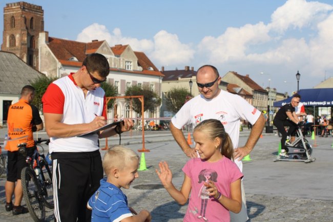 Zwyciężył mężczyzna w szpilkach - video