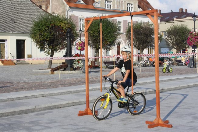 Zwyciężył mężczyzna w szpilkach - video