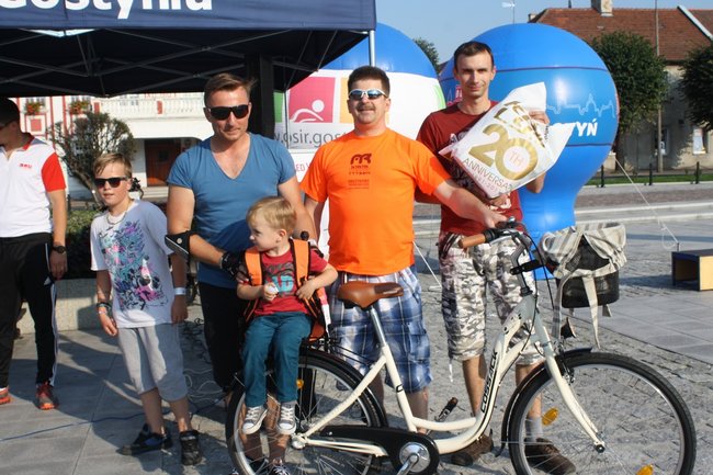 Zwyciężył mężczyzna w szpilkach - video