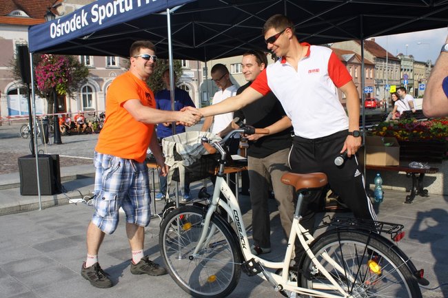 Zwyciężył mężczyzna w szpilkach - video