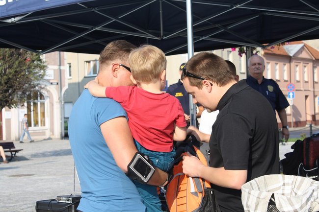 Zwyciężył mężczyzna w szpilkach - video